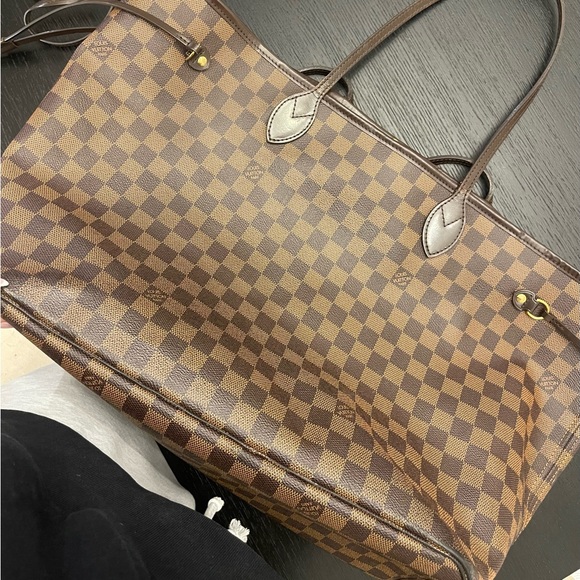 Louis Vuitton Neverfull MM - Picture 11 of 14